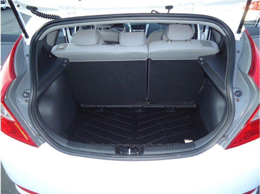 Used 2013 Hyundai Accent SE FWD image 17