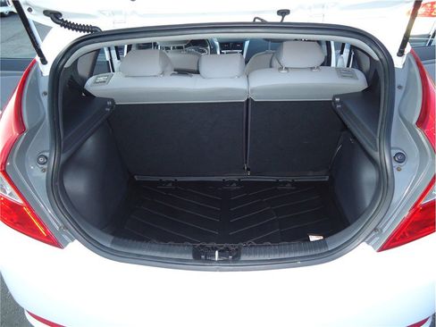 Used 2013 Hyundai Accent SE FWD image 17