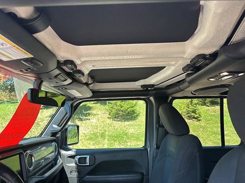 Used 2020 Jeep Wrangler Unlimited Sahara AWD/4WD image 15