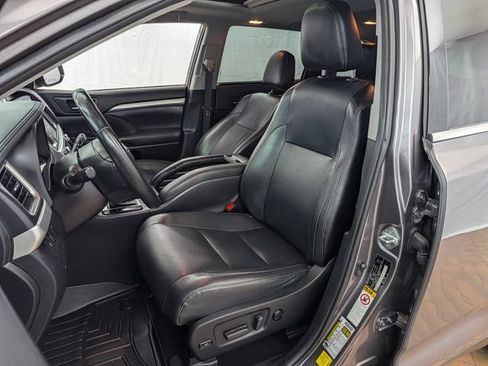 Used 2019 Toyota Highlander XLE AWD/4WD image 8