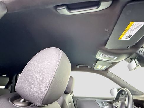 Used 2025 Mercedes-Benz GLB 250 image 18