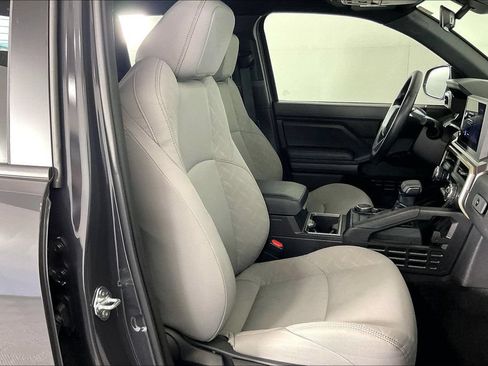 Used 2025 Toyota Tacoma SR5 AWD/4WD image 9
