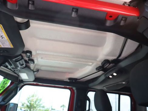 Used 2025 Jeep Wrangler Unlimited Sahara AWD/4WD image 42