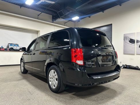 Used 2018 Dodge Grand Caravan SE w/ UConnect Hands-Free Group image 13