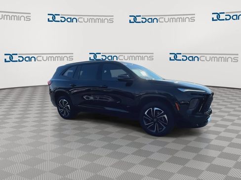 Used 2025 Buick Enclave Sport Touring w/ Power Package FWD image 2
