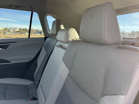 Used 2023 Toyota RAV4 XLE Premium image 16