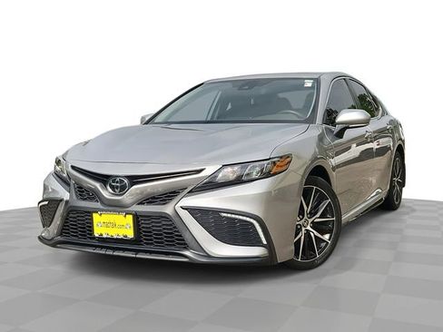 Used 2023 Toyota Camry SE image 1