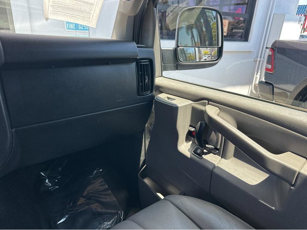 Used 2018 Chevrolet Express 2500 w/ Driver Convenience Package RWD image 15