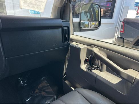 Used 2018 Chevrolet Express 2500 w/ Driver Convenience Package RWD image 15