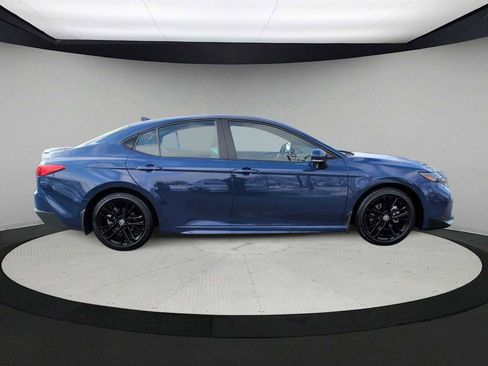 Used 2025 Toyota Camry SE image 9