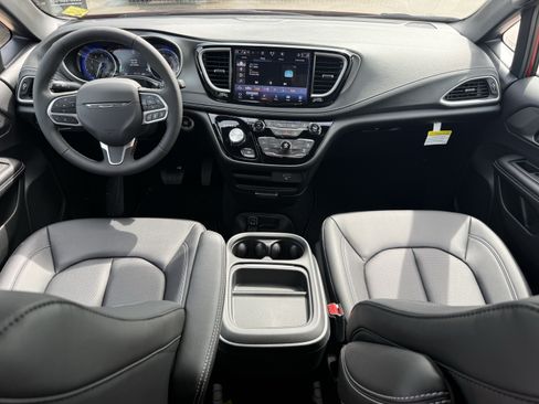 New 2027 Chrysler Pacifica Select FWD image 10