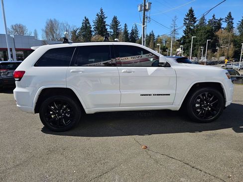Used 2021 Jeep Grand Cherokee Laredo X image 8