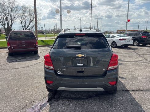 Used 2018 Chevrolet Trax LT w/ LT Convenience Package image 6