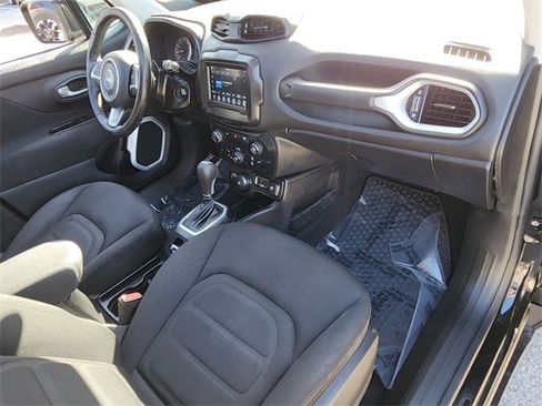 Used 2020 Jeep Renegade Latitude w/ Cold Weather Group image 22