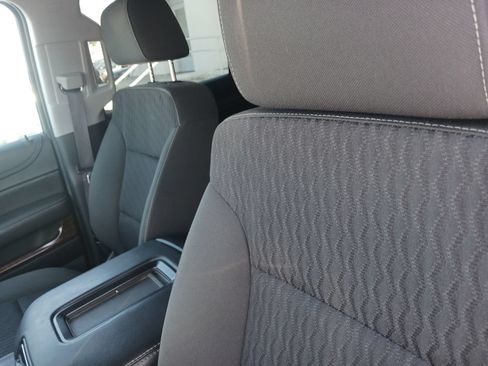 Used 2016 Chevrolet Suburban LS RWD image 5
