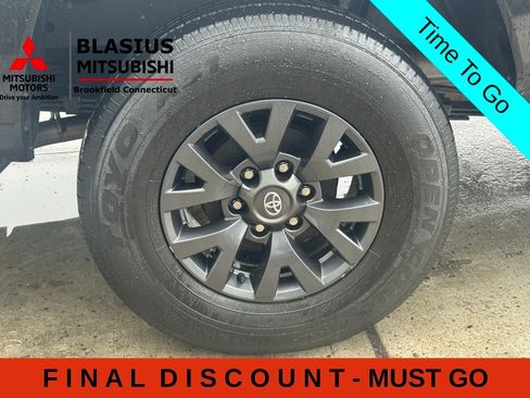 Used 2023 Toyota Tacoma SR5 AWD/4WD image 5