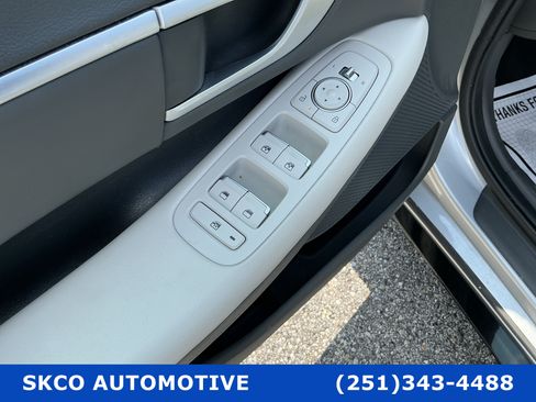 Used 2025 Hyundai Sonata SEL FWD image 22