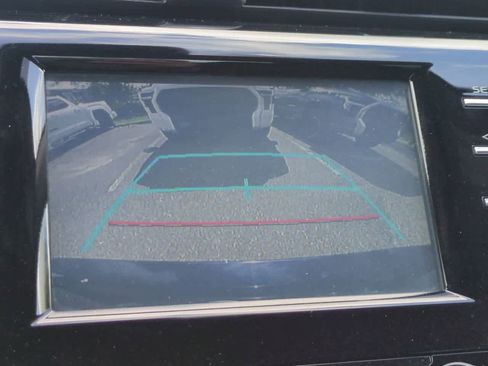Used 2019 Toyota Camry SE FWD image 19