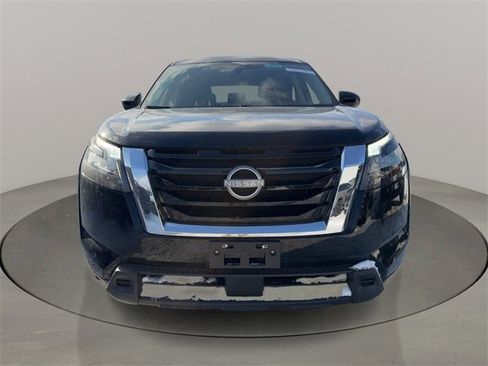 Used 2024 Nissan Pathfinder S image 2