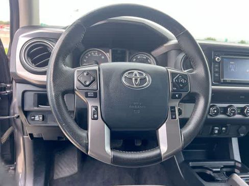 Used 2019 Toyota Tacoma SR5 RWD image 17