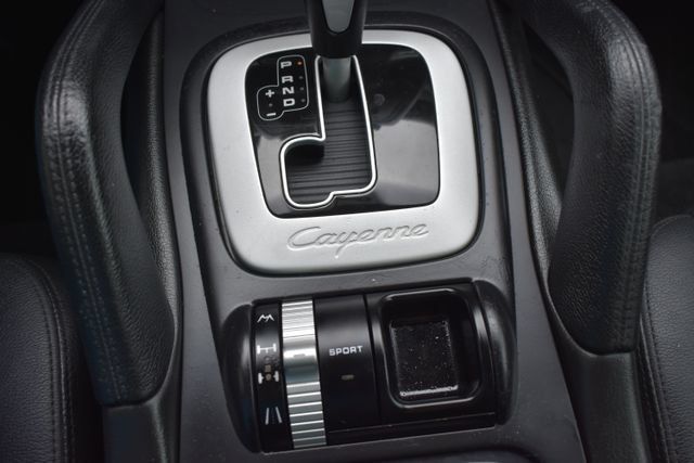 Used 2010 Porsche Cayenne AWD/4WD image 32