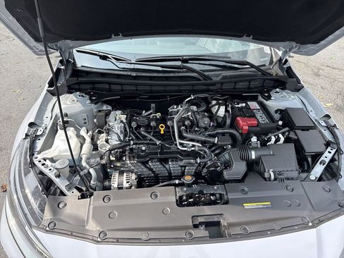 New 2025 Nissan Altima 2.5 SR image 9