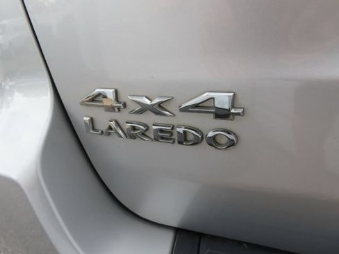 Used 2012 Jeep Grand Cherokee Laredo w/ Laredo E Group AWD/4WD image 10
