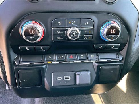 Used 2020 GMC Sierra 1500 Elevation w/ Elevation Value Package image 33