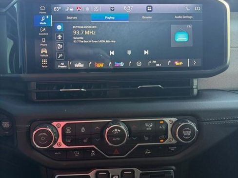 Used 2024 Jeep Wrangler Sahara image 8