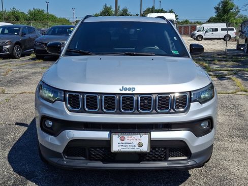 Used 2024 Jeep Compass Latitude AWD/4WD image 8