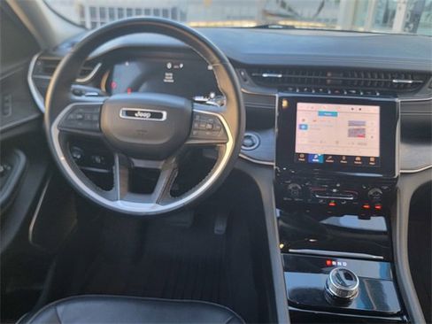 Used 2022 Jeep Grand Cherokee L Limited w/ Black Appearance Package image 18