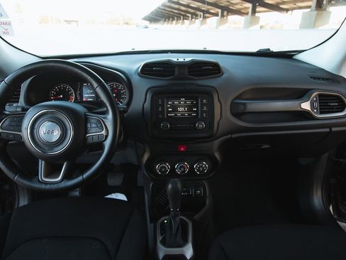 Used 2017 Jeep Renegade Latitude image 8