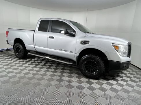 Used 2017 Nissan Titan S image 7