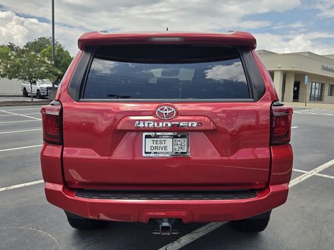 Used 2020 Toyota 4Runner SR5 AWD/4WD image 7