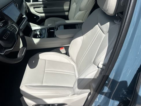 New 2026 Jeep Grand Wagoneer Limited AWD/4WD image 19