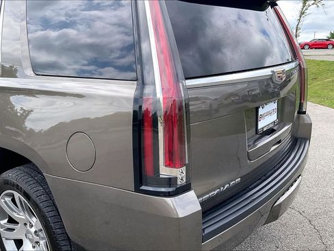 Used 2016 Cadillac Escalade Premium AWD/4WD image 29