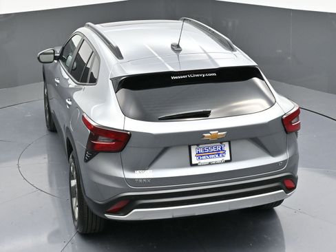 Used 2025 Chevrolet Trax LT w/ Sunroof Package image 46