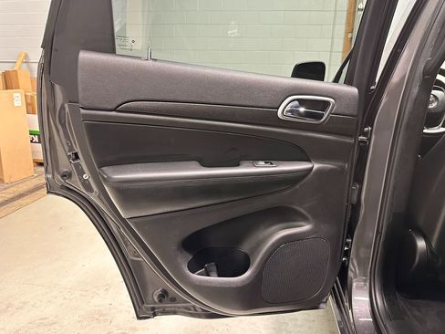 Used 2018 Jeep Grand Cherokee Altitude AWD/4WD image 21