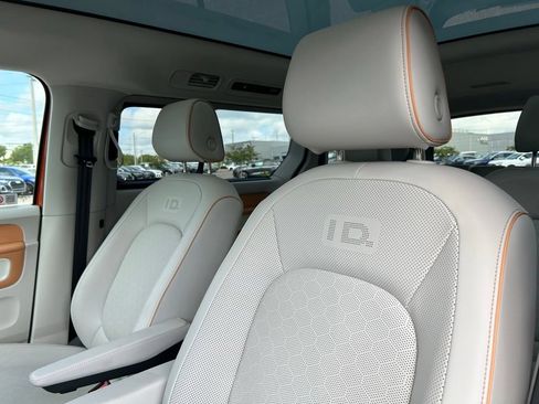 Used 2025 Volkswagen ID. Buzz Pro S Plus RWD image 17
