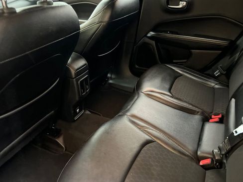 Used 2018 Jeep Compass Latitude image 10