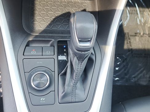 Used 2021 Toyota RAV4 XLE Premium AWD/4WD image 22