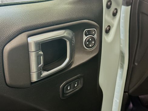 Used 2024 Jeep Wrangler Unlimited AWD/4WD image 15