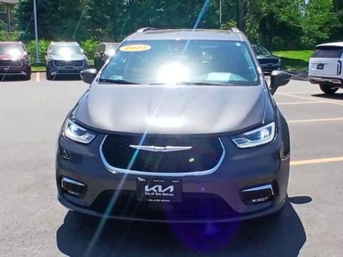 Used 2021 Chrysler Pacifica Touring-L FWD image 6