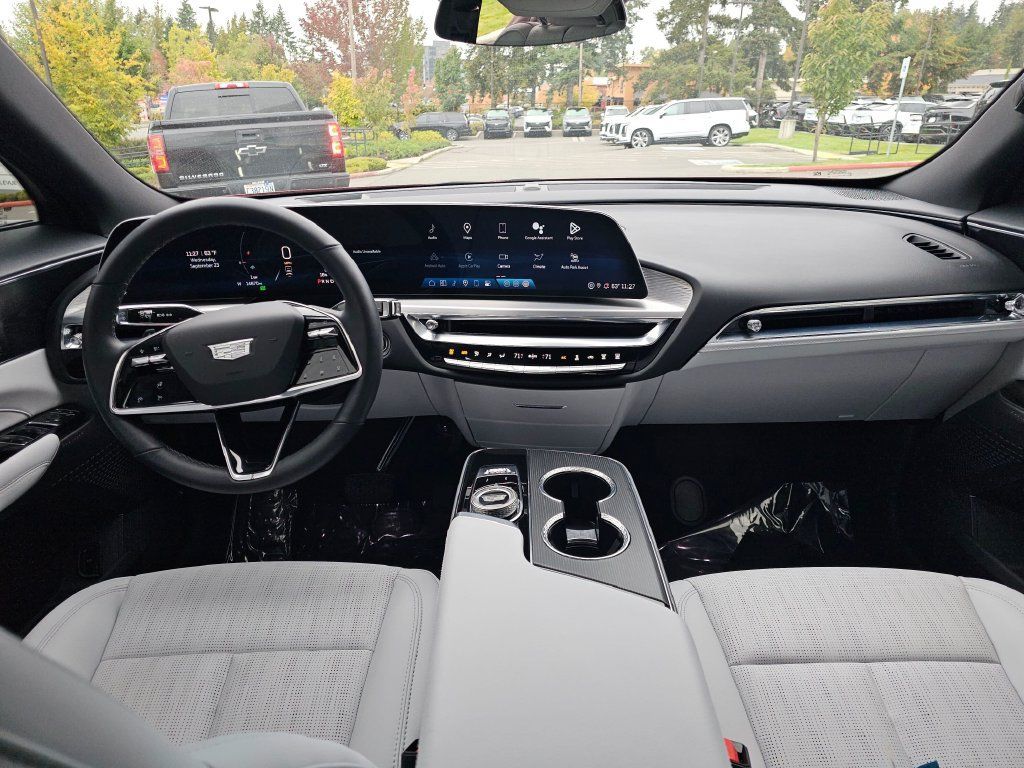 Certified 2024 Cadillac Lyriq Luxury AWD/4WD image 22
