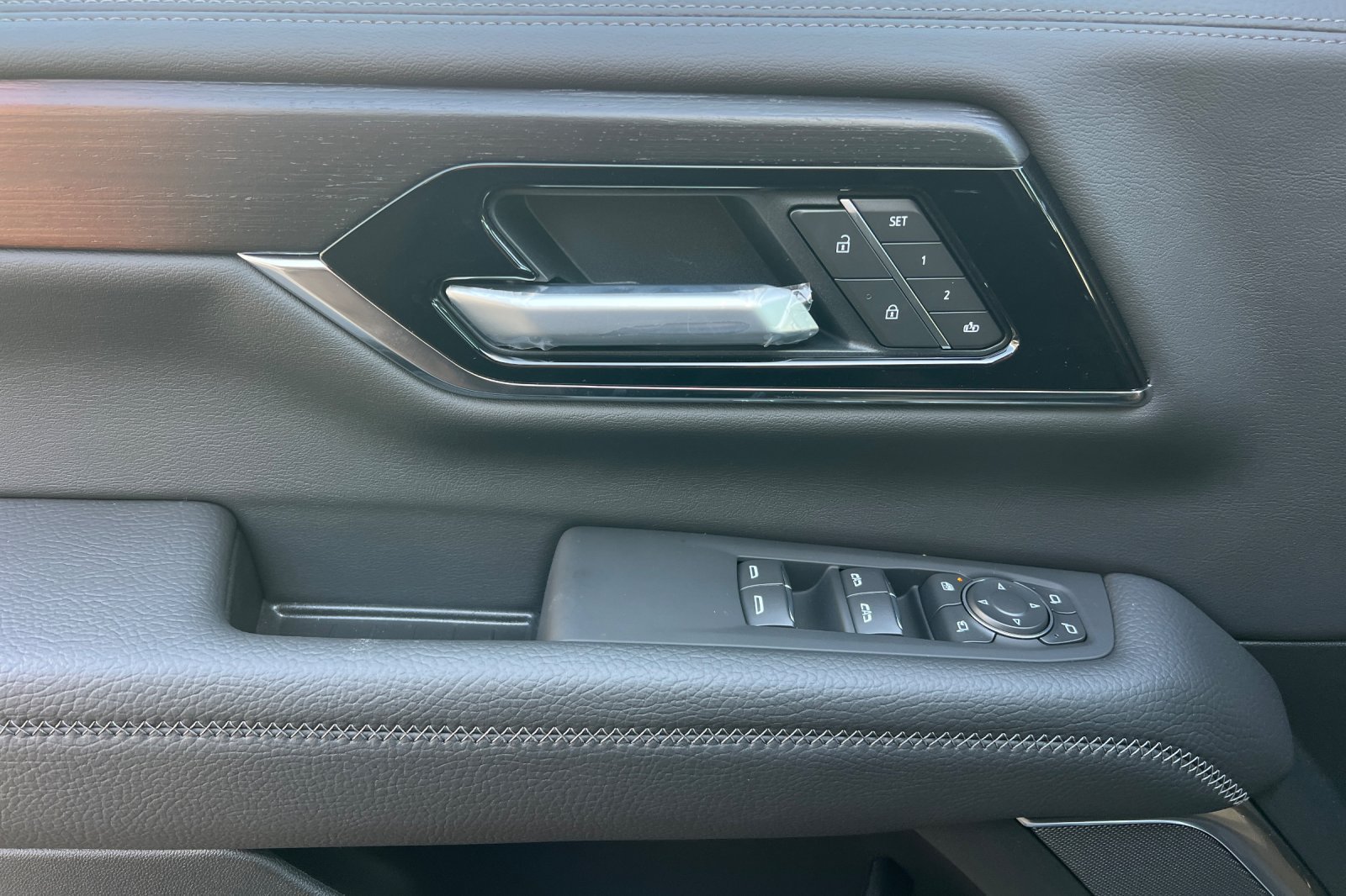 New 2026 GMC Yukon Denali w/ Advanced Technology Package AWD/4WD image 9