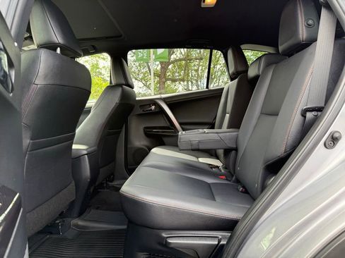 Used 2018 Toyota RAV4 SE AWD/4WD image 16