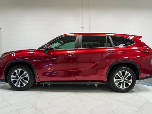 Used 2023 Toyota Highlander XLE image 35