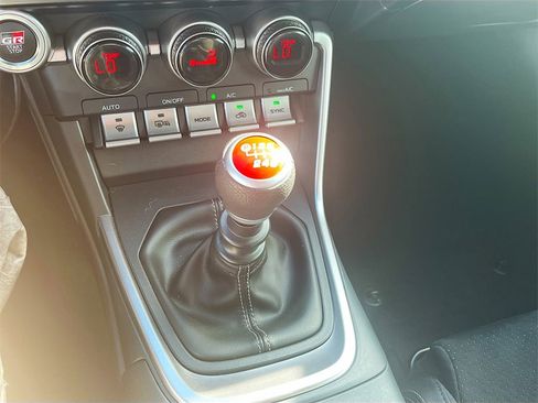 Used 2025 Toyota GR86 Premium image 16