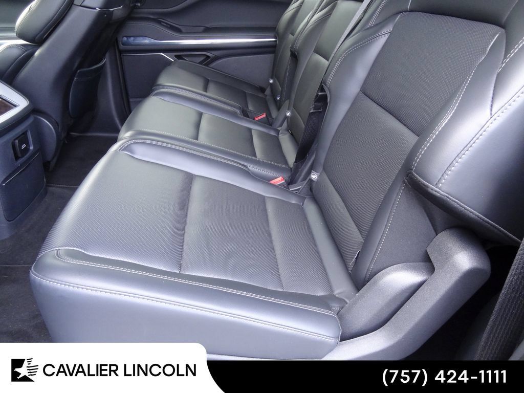 Used 2026 Lincoln Navigator L Premier AWD/4WD image 8