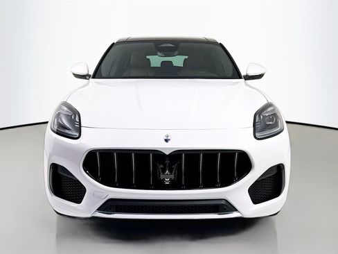 New 2025 Maserati Grecale GT image 3